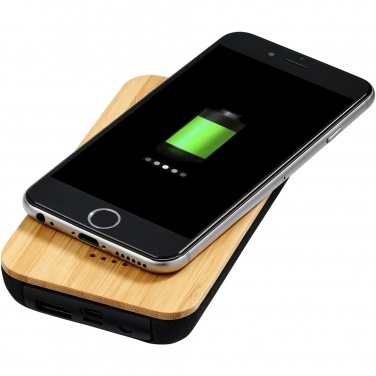 Logotrade Geschäftsgeschenke das Foto: Future 6.000 mAh kabellose Powerbank mit Ladefunktion aus Bambus/Stoff