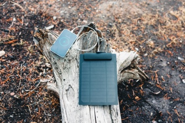 Logotrade werbemittel das Foto: Pedro AWARE™ RPET Deluxe Kühltasche mit 5W Solar Panel