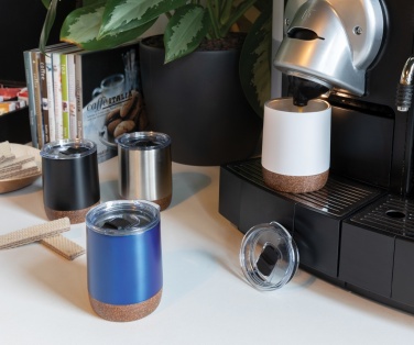 Logotrade Werbeartikel das Foto: Kleine Vakuum-Kaffeetasse aus RCS rSteel & Kork