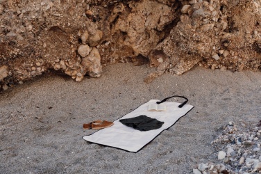 Logotrade Werbegeschenke das Foto: VINGA Volonne AWARE™ Strandmatte aus recyceltem Canvas