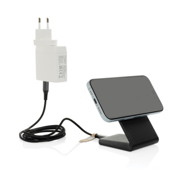 Logotrade Logogeschenke das Foto: VoltPerch 15W magnetischer Wireless Charger aus RCS rec. ABS