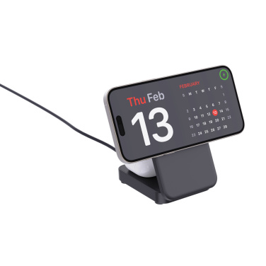 Logotrade Werbegeschenke das Foto: Urban Vitamin Arcadia 15W 3in1 Magnet-Charger aus RCS rABS