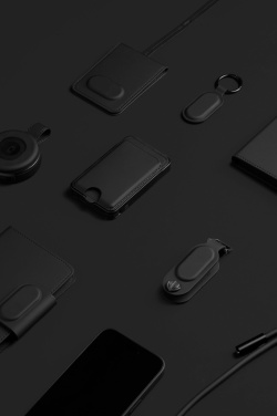 Logotrade werbemittel das Foto: VINGA Baltimore RCS Passport Cover mit Dual-Finder