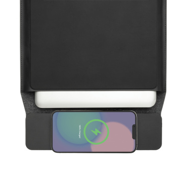 Logotrade corporate gift picture of: Swiss Peak 15W magnetic charging laptop sleeve 14-15,6"