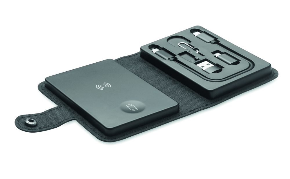 Logotrade reklaamkingituse foto: CAWATT 4 in 1 kaabli pistikute komplekt 15W