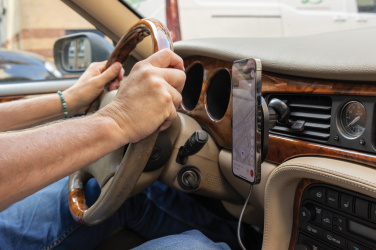 Logotrade firmakingid pilt: PowerCruze RCS plastikust 15W magnetiga laadija autohoidik