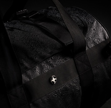 Logotrade korporatīvās dāvanas foto: Swiss Peak RFID sporta dufelis un mugursoma