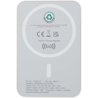 Logotrade korporatīvās dāvanas foto: Acrab 5000 mAh 15 W magnētiskā bezvadu pārnēsājamā uzlādes ierīce ar 20 W strāvas padevi - izgatavota no pārstrādātas plastmasas
