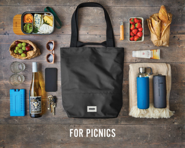 Логотрейд pекламные подарки картинка: Черная термосумка-тоут/холодильник Blum 16 л