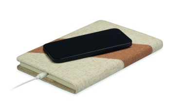 Logotrade reklamprodukter bild: A5 anteckningsbok/15W laddare