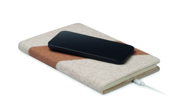 Logotrade profilprodukter bild: A5 anteckningsbok/15W laddare