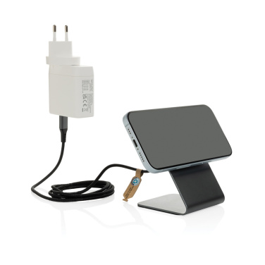 Logotrade reklamprodukter bild: Terra aluminium 15W magnetisk trådlös telefonställ för mobil