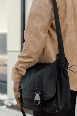 Logotrade profilreklam bild: KENTO URBAN RCS återvunnen nylon 15.6" Axelväska